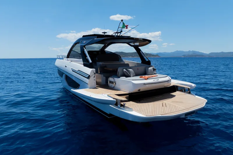  Yacht Photos Pics 2026 FIM 440 Regina yacht on open sea with clear blue skies.