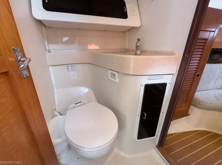 Moondust Yacht Photos Pics Bathroom in Catalina 380 sailboat, year 1997.