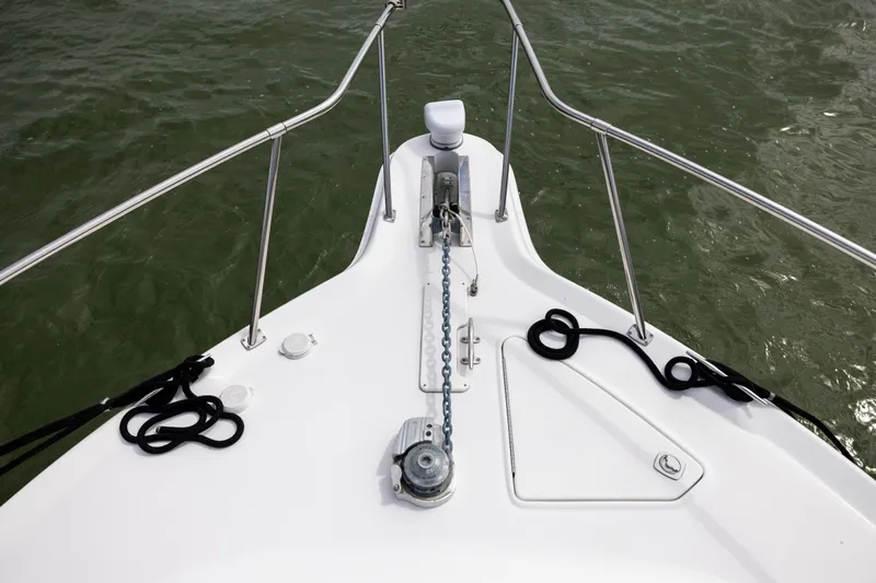  Yacht Photos Pics Bow of 2000 Sea Ray 370 Express Cruiser with anchor chain and ropes.