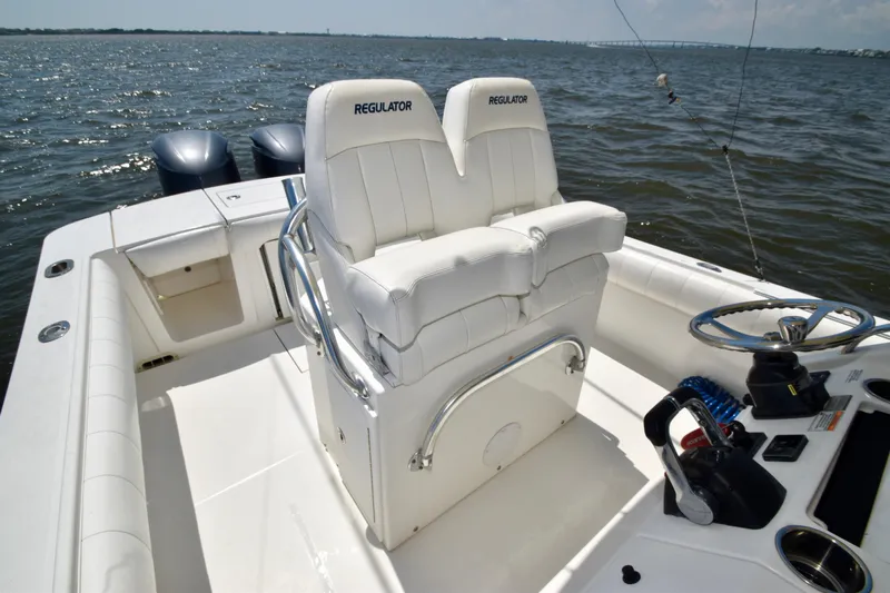  Yacht Photos Pics Helm Seating