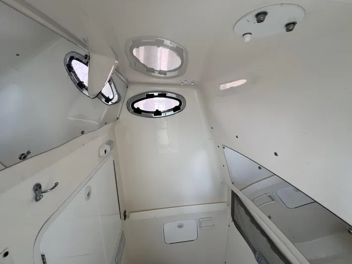  Yacht Photos Pics Inside Console