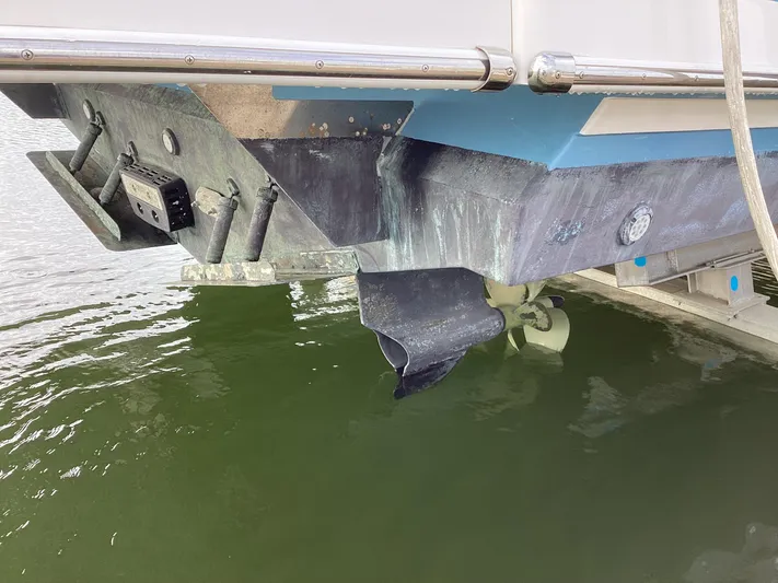  Yacht Photos Pics 2018 Regal 42 Fly boat stern view with propeller and rudder in water.