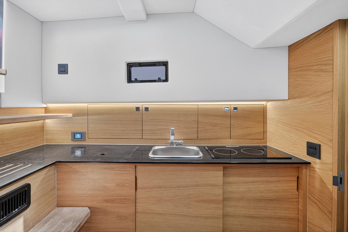 2023 De Antonio Yachts 50 