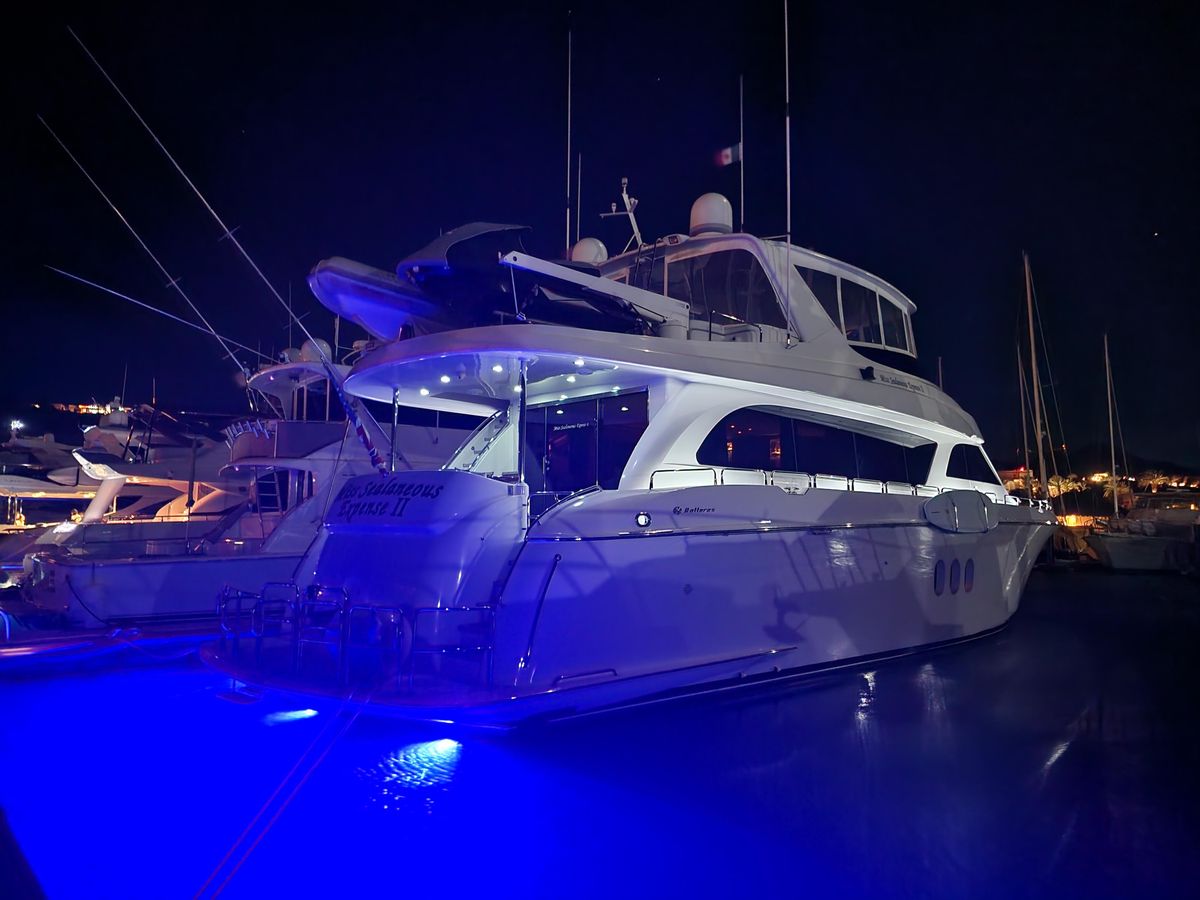 2008 Hatteras 72 