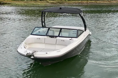 Sea Ray SPX 210