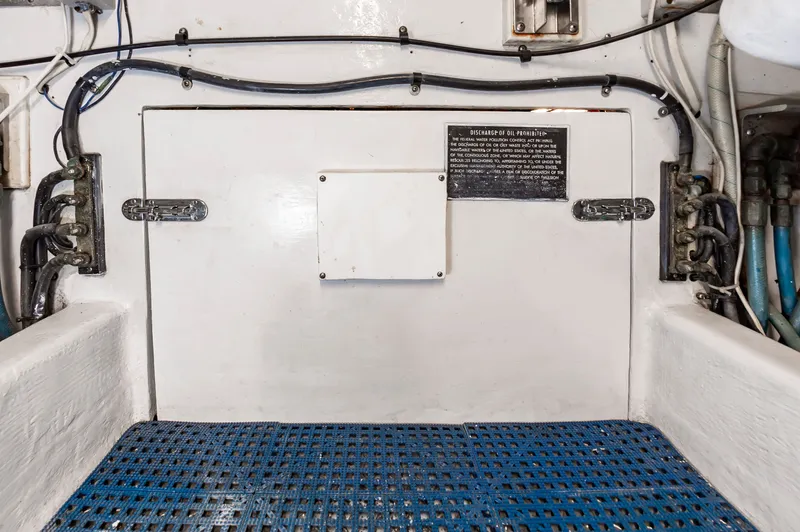 Carry On Yacht Photos Pics Interior of a 2003 Custom Carolina Layton Express boat.