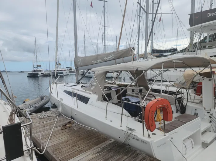 Vulgaire Machin Yacht Photos Pics 