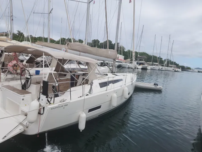 Vulgaire Machin Yacht Photos Pics 