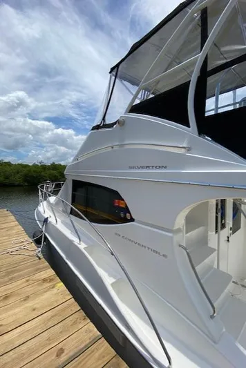 The Hook R Yacht Photos Pics 