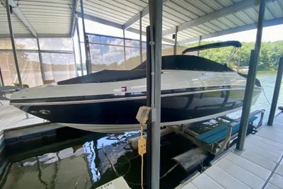 Rinker 246 Captiva Bowrider