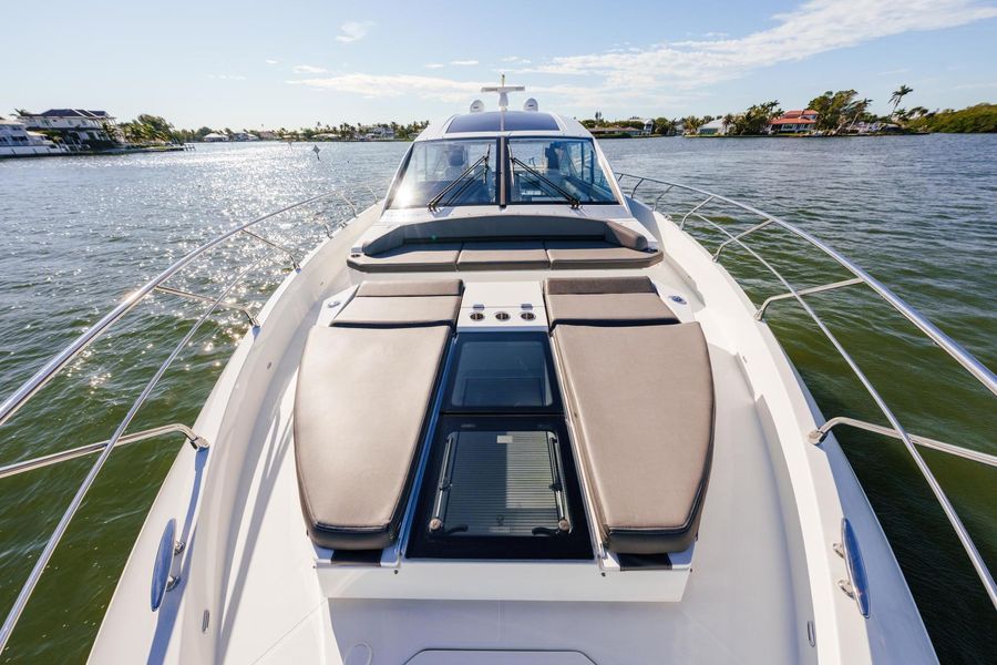 2019 Cruisers Yachts 60 Cantius