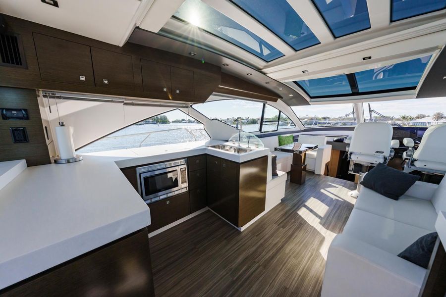 2019 Cruisers Yachts 60 Cantius