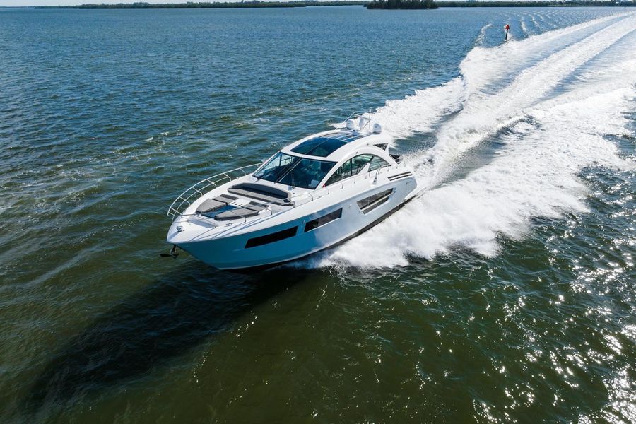 2019 Cruisers Yachts 60 Cantius