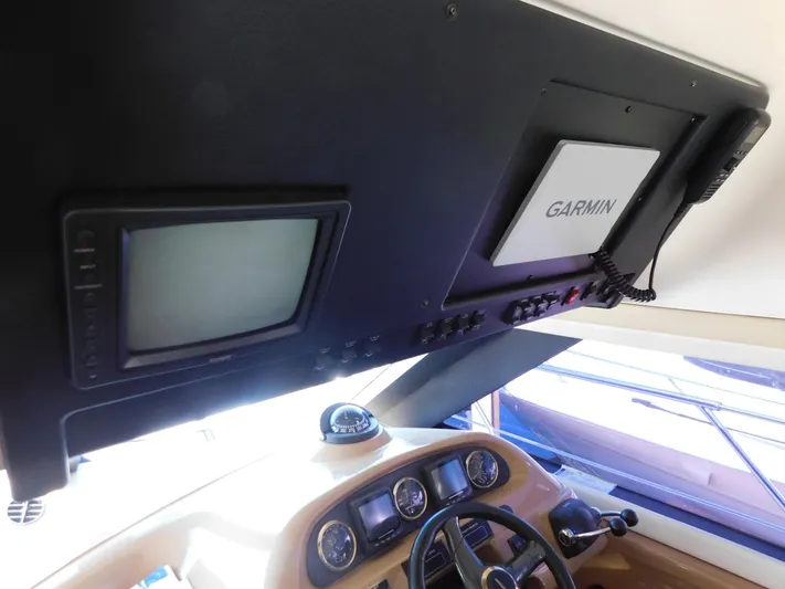  Yacht Photos Pics Interior of 2002 Carver 450 Voyager Pilothouse with Garmin navigation system.