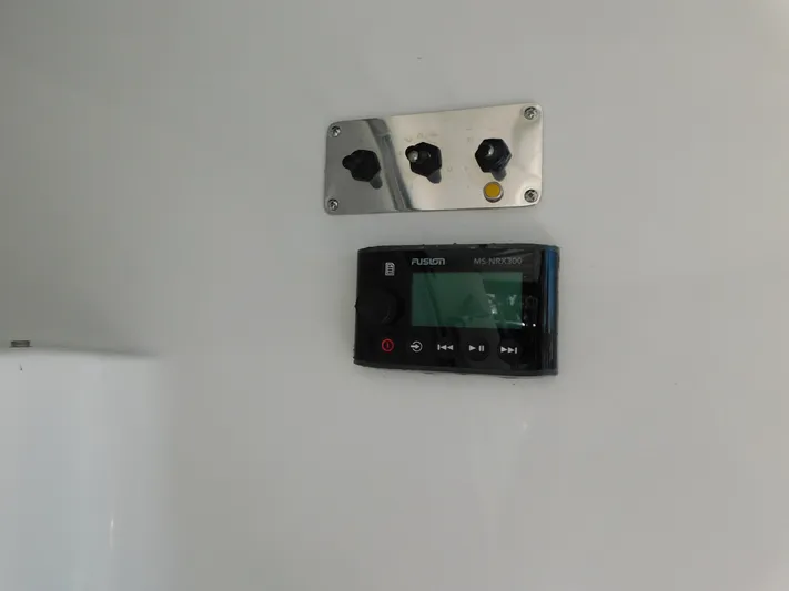  Yacht Photos Pics Control panel and Fusion MS-NRX300 on 2002 Carver 450 Voyager Pilothouse.