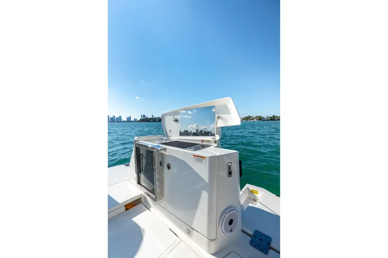  Yacht Photos Pics Saxdor 400 GTO 2025 boat on water, featuring sleek design and modern amenities.