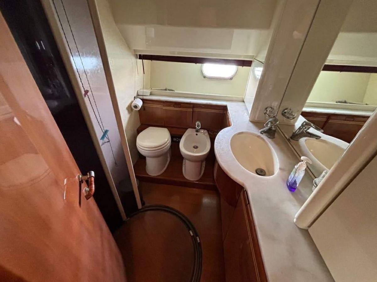 2001 Ferretti Yachts 78 