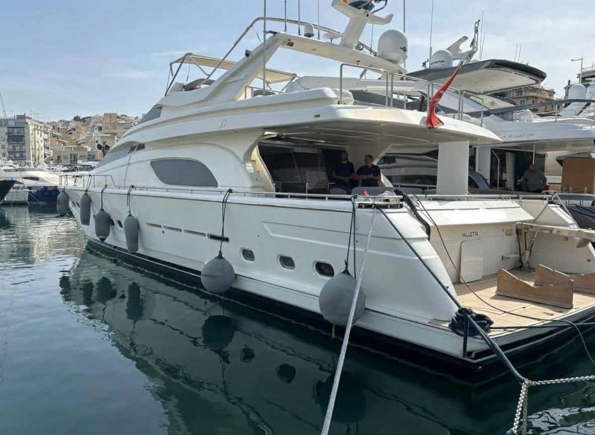 2001 Ferretti Yachts 78 