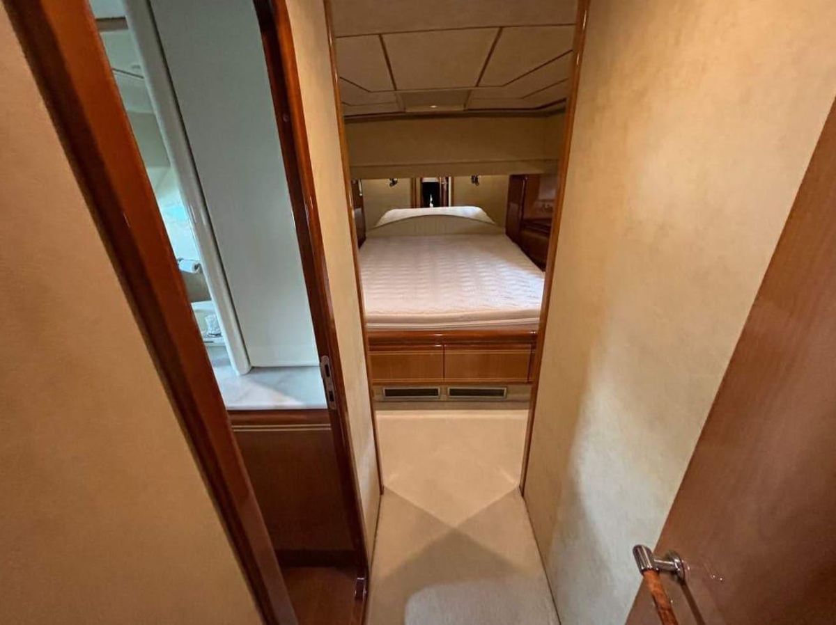 2001 Ferretti Yachts 78 