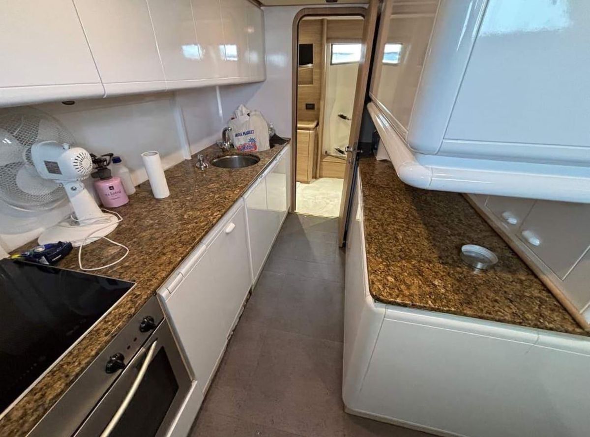 2001 Ferretti Yachts 78 