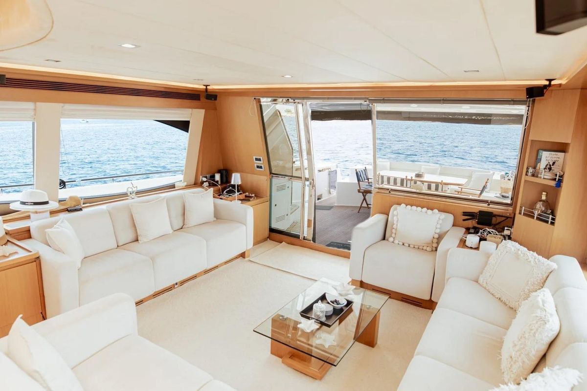 2006 Ferretti Yachts 77 