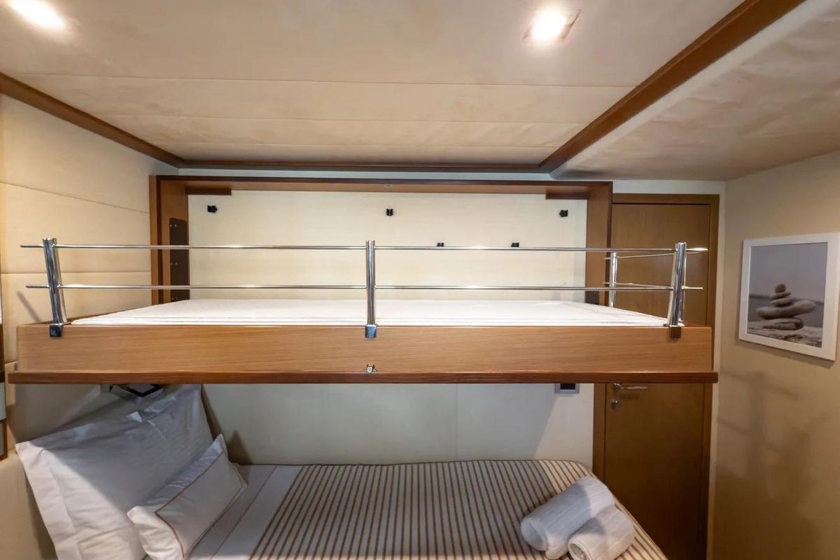 2006 Ferretti Yachts 77 