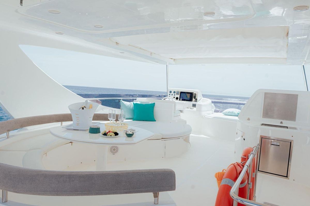 2006 Ferretti Yachts 77 