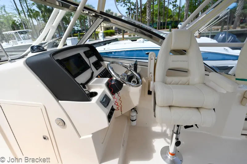  Yacht Photos Pics 2019 Grady-White Freedom 275 boat interior with steering wheel and captain's chair.