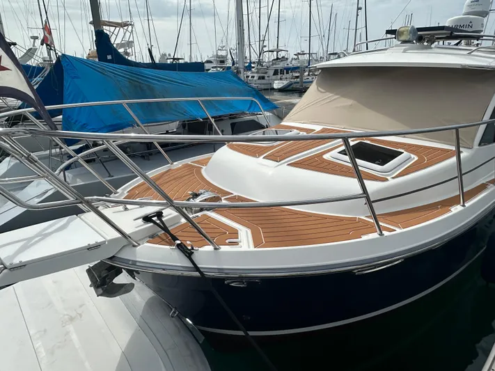 Cutwater 28 Yacht Photos Pics 