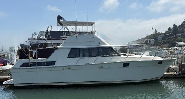 1983 Silverton 402 Motor Yacht