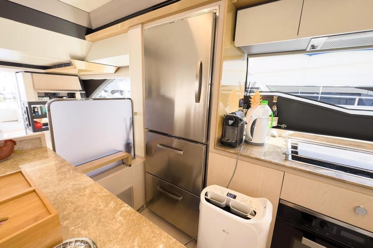 2017 Azimut 68 