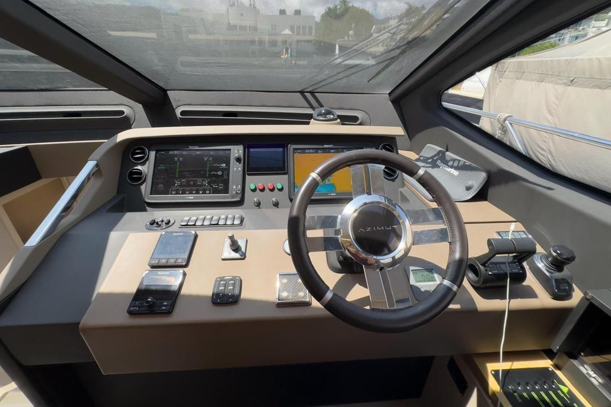 2017 Azimut 68 