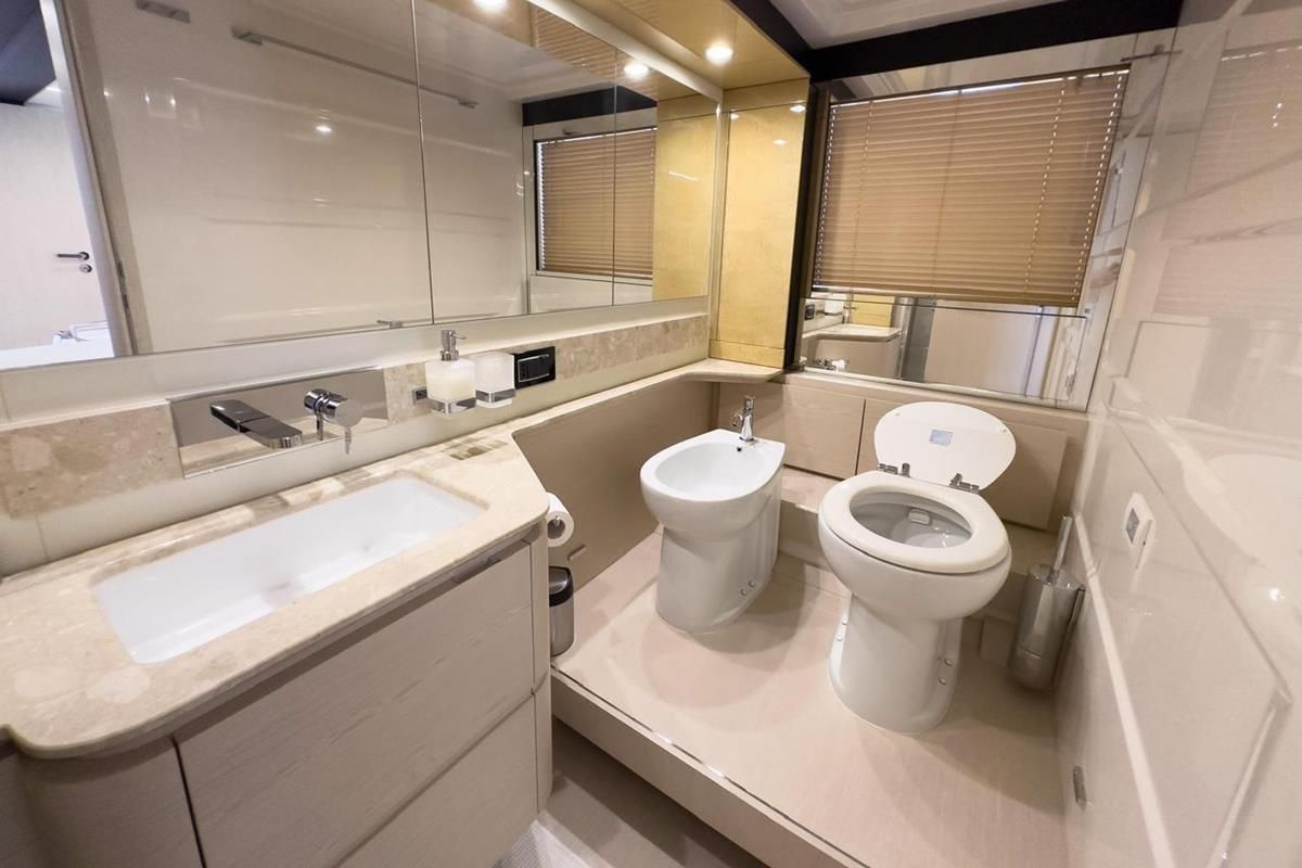 2017 Azimut 68 