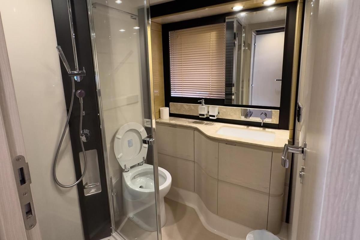 2017 Azimut 68 