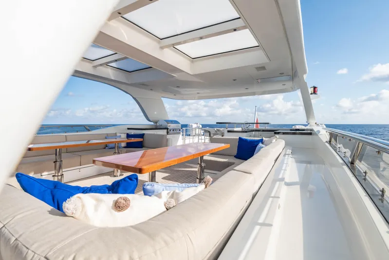 Firefly Yacht Photos Pics Luxurious Mulder 94 yacht deck with seating, table, and ocean view, 2015 model.