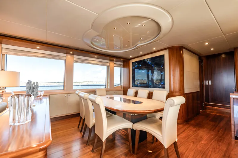 Firefly Yacht Photos Pics Luxurious Mulder 94 yacht interior, 2015 model, featuring elegant dining area with panoramic windows.