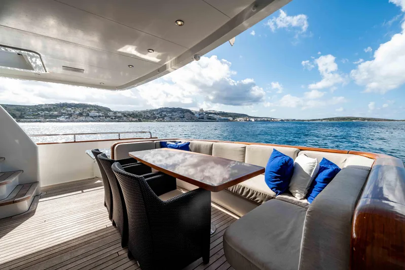 Firefly Yacht Photos Pics Luxurious Mulder 94 yacht deck with seating, ocean view, and blue sky, 2015 model.