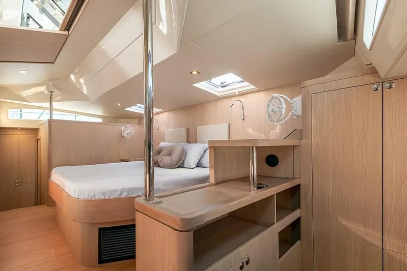  Yacht Photos Pics 2023-Aquila-44-Yacht-MarineMax