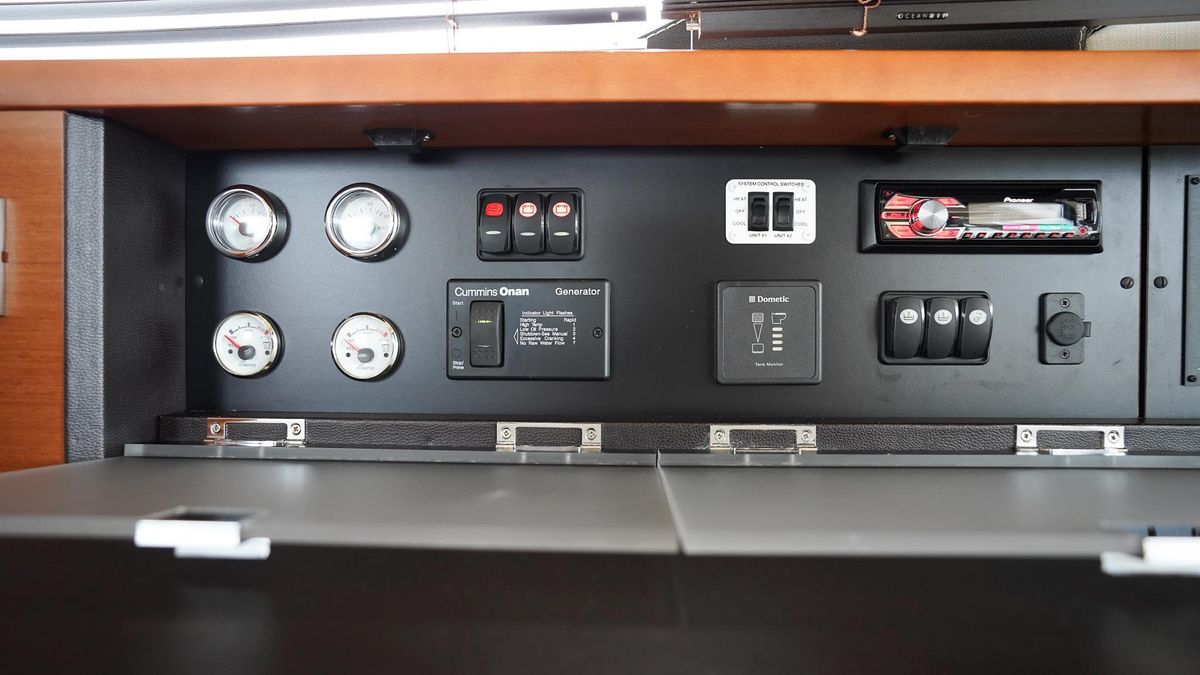 2013 Prestige 63 