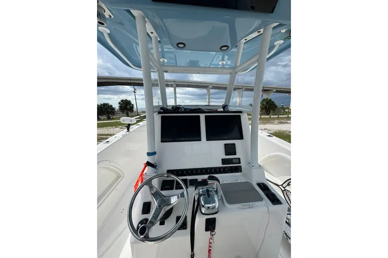  Yacht Photos Pics 2021 Twin Vee 280 CC GF boat console with steering wheel and dual screens.