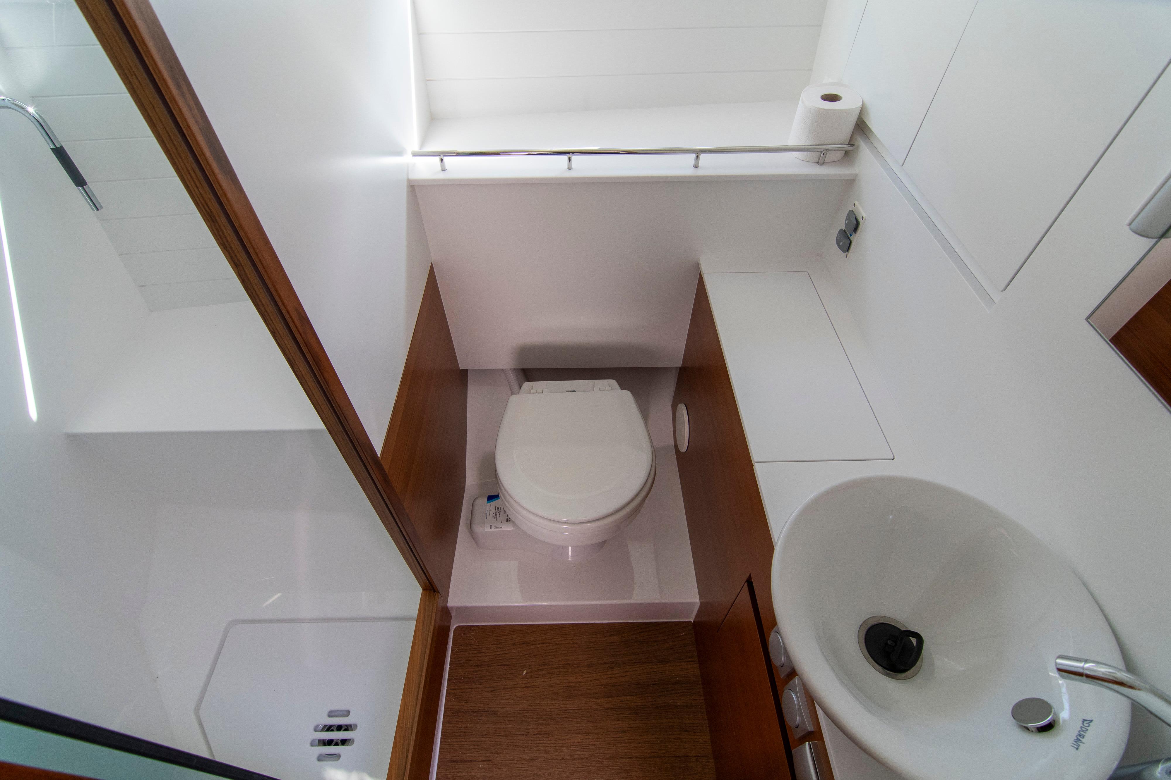 Delta Powerboats 33 Coupe