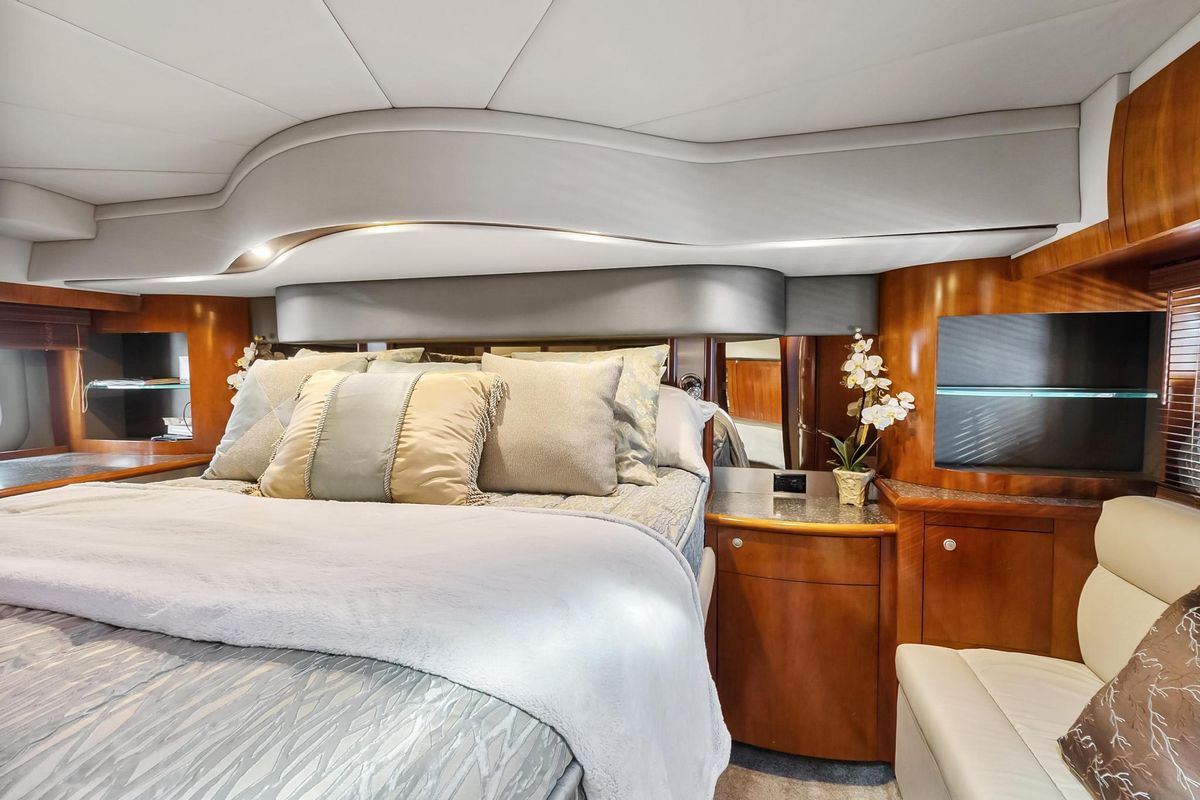 2007 Cruisers Yachts 52 