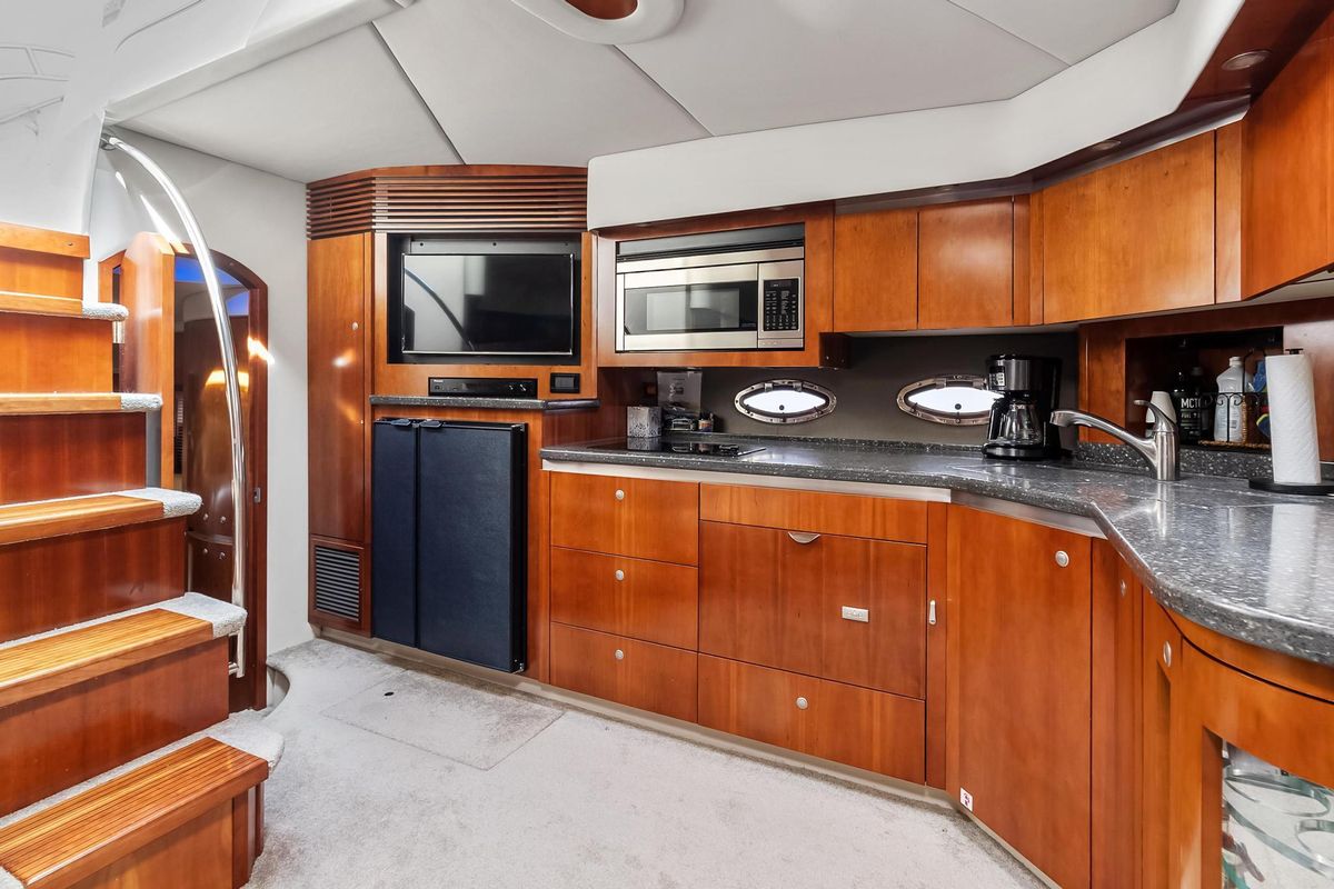 2007 Cruisers Yachts 52 