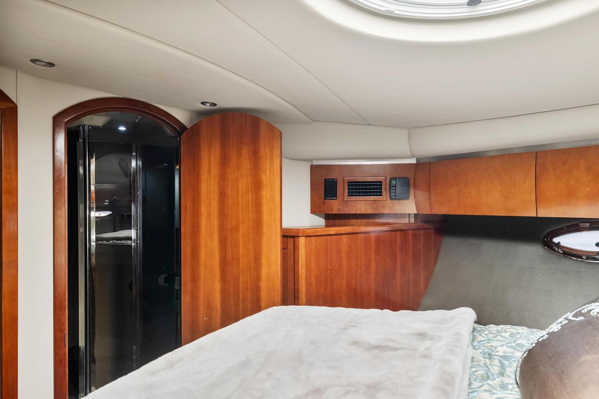 2007 Cruisers Yachts 52 