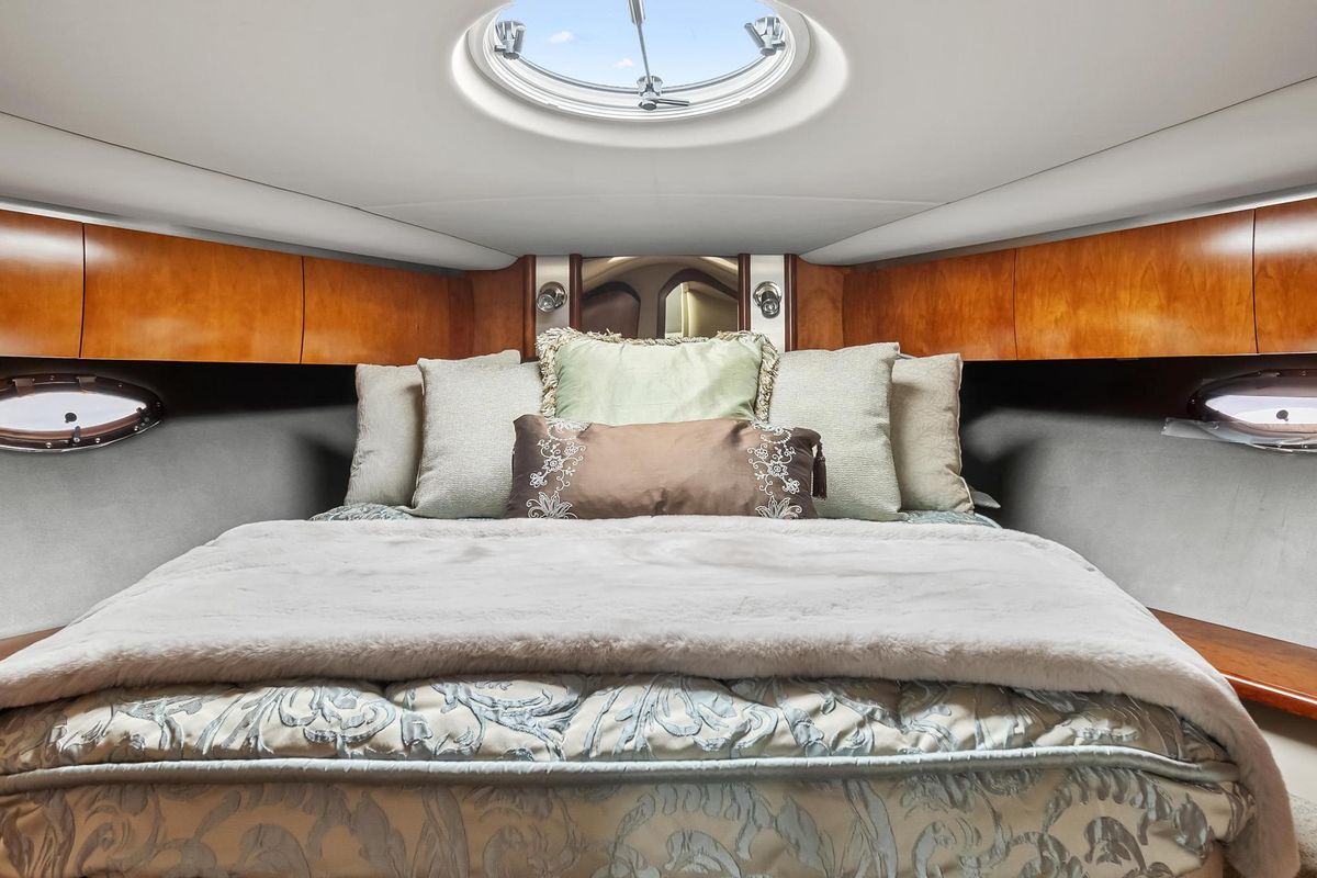2007 Cruisers Yachts 52 