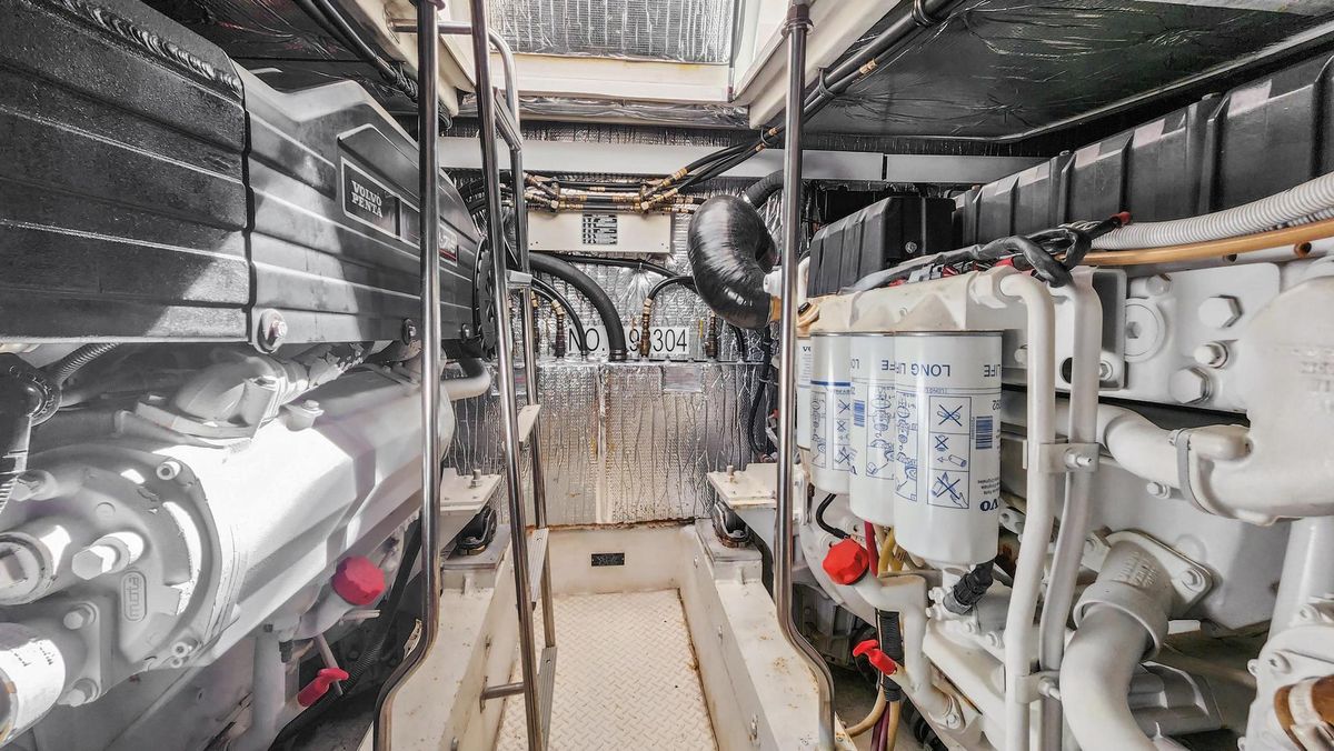 2007 Cruisers Yachts 52 