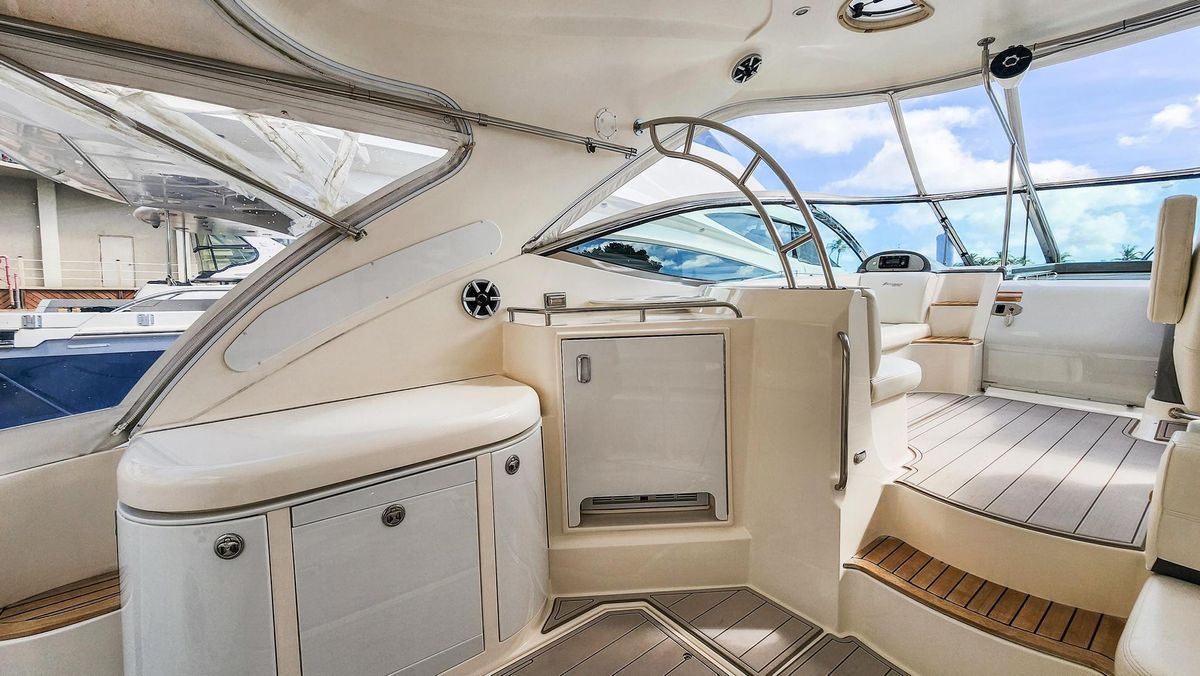 2007 Cruisers Yachts 52 