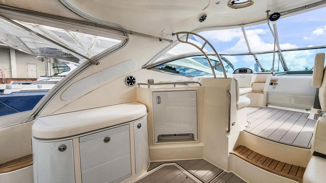 2007 Cruisers Yachts 520 Express