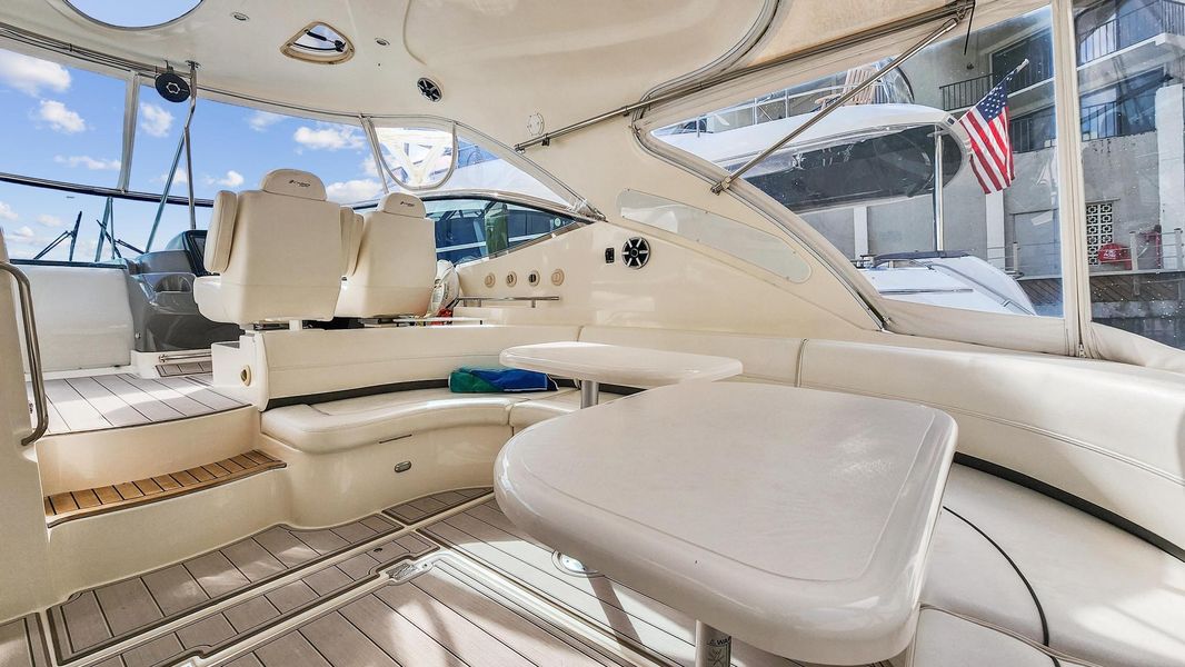 2007 Cruisers Yachts 520 Express