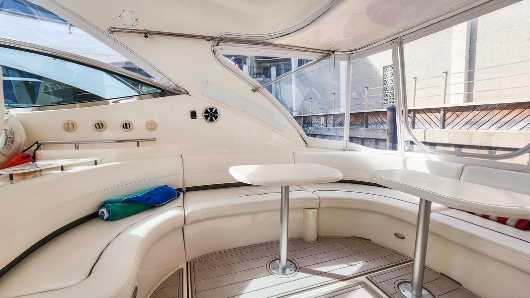 2007 Cruisers Yachts 520 Express